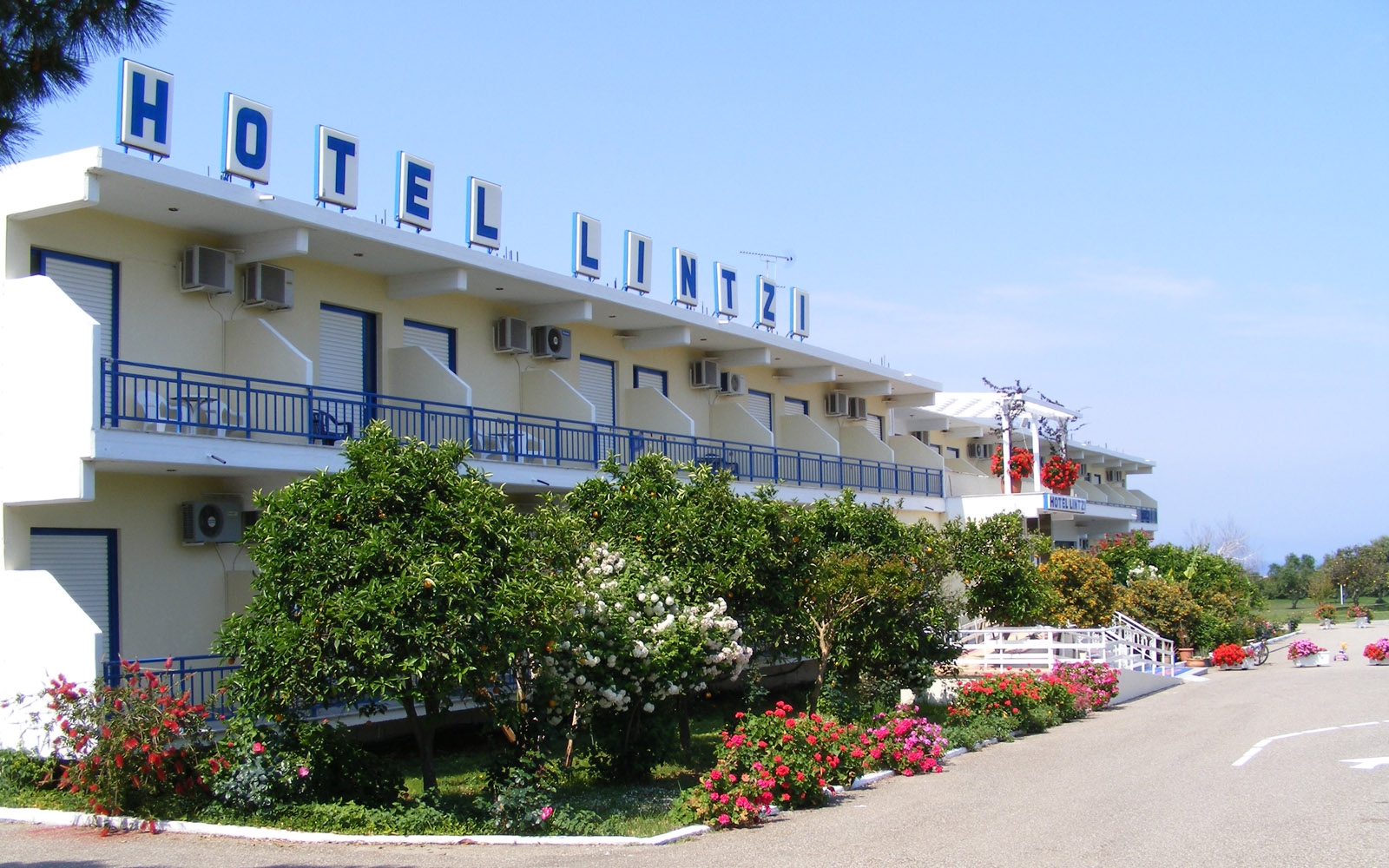 Lintzi Hotel